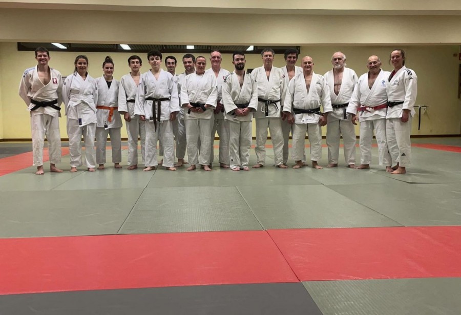 Séance encadrée par Guy Smaïli - 8 ème dan de judo